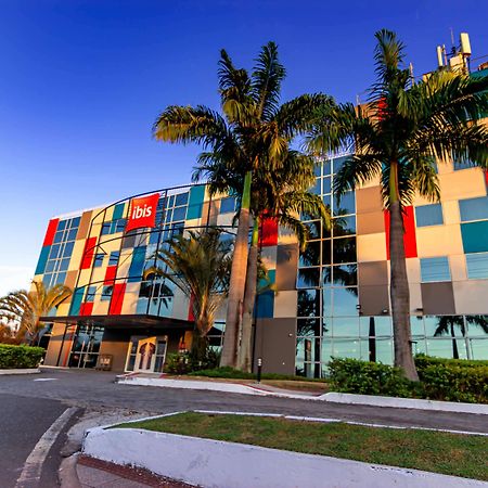 ホテル Ibis Vitoria Aeroporto エクステリア 写真