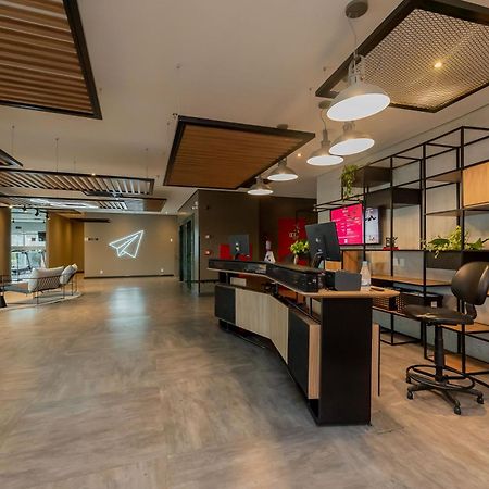 ホテル Ibis Vitoria Aeroporto エクステリア 写真