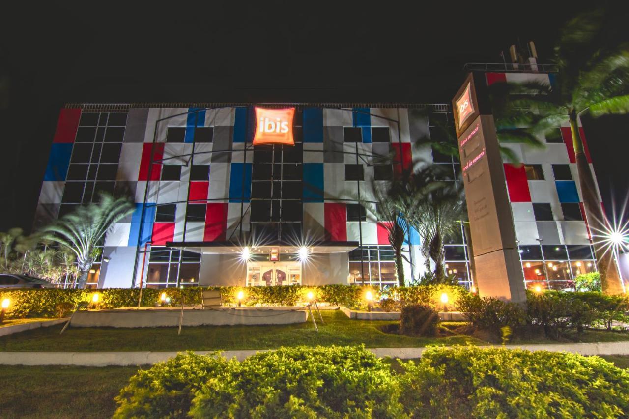 ホテル Ibis Vitoria Aeroporto エクステリア 写真