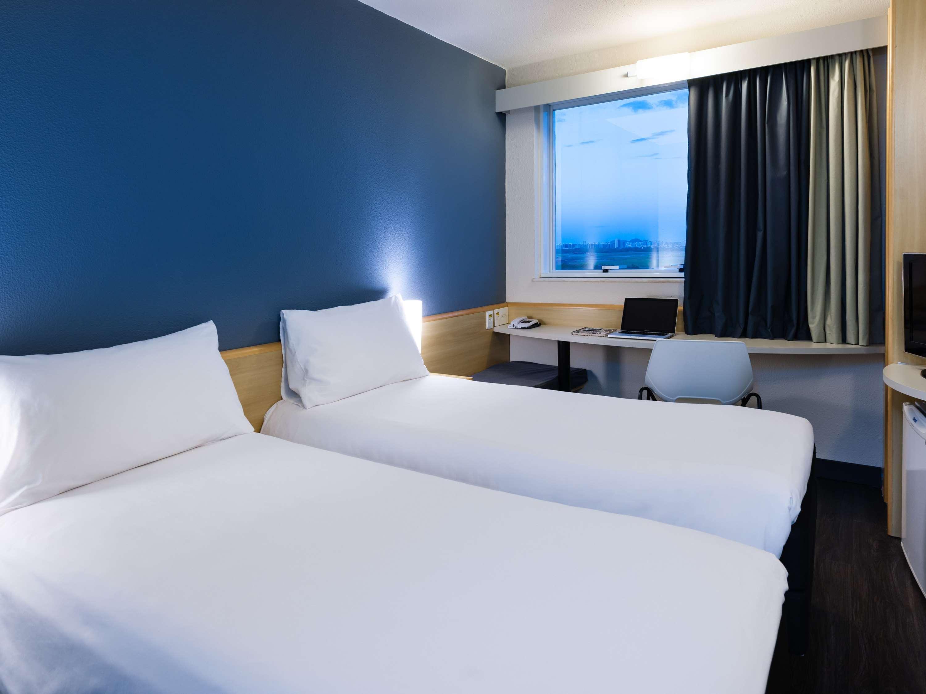 ホテル Ibis Vitoria Aeroporto エクステリア 写真