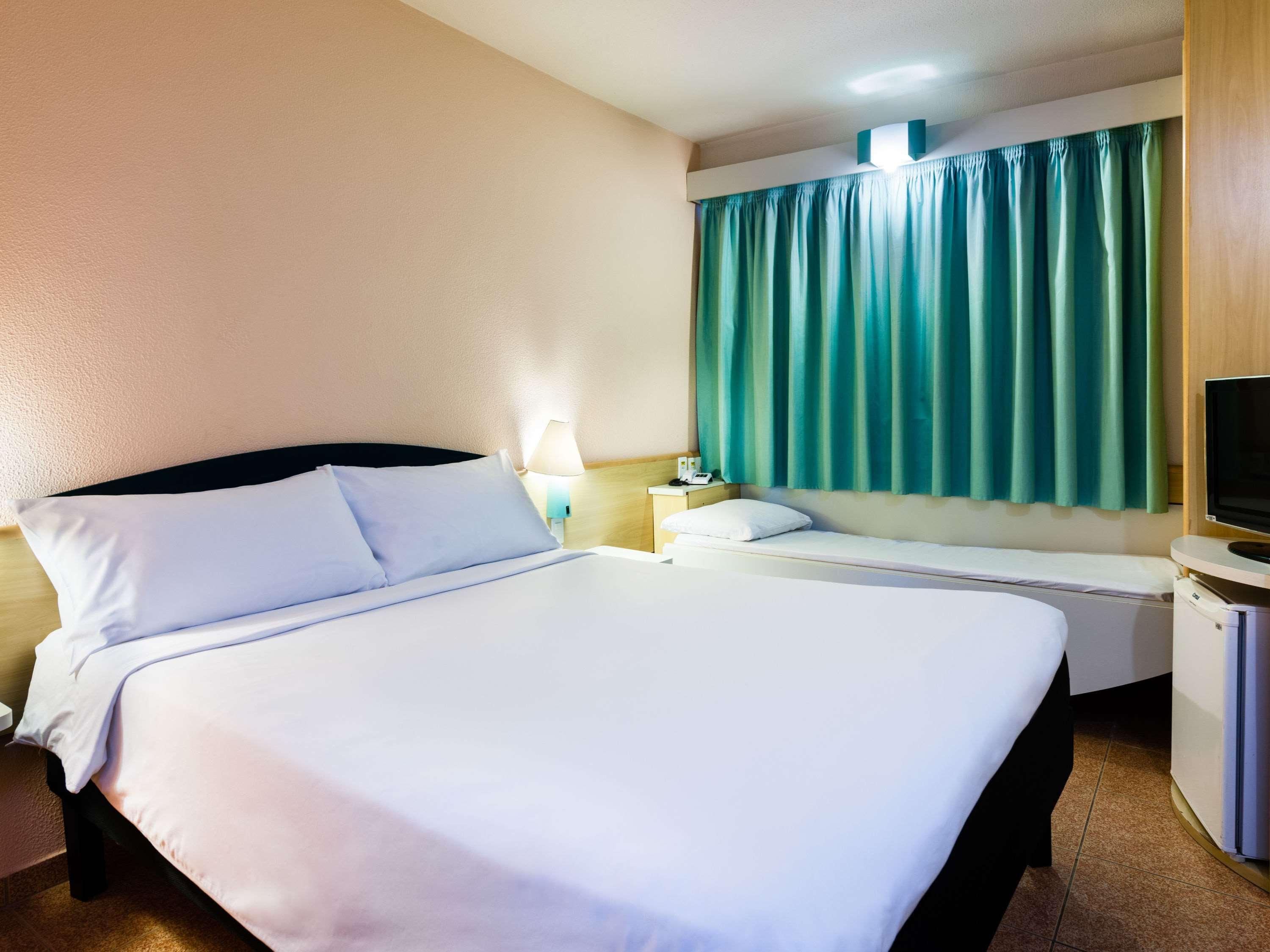 ホテル Ibis Vitoria Aeroporto エクステリア 写真