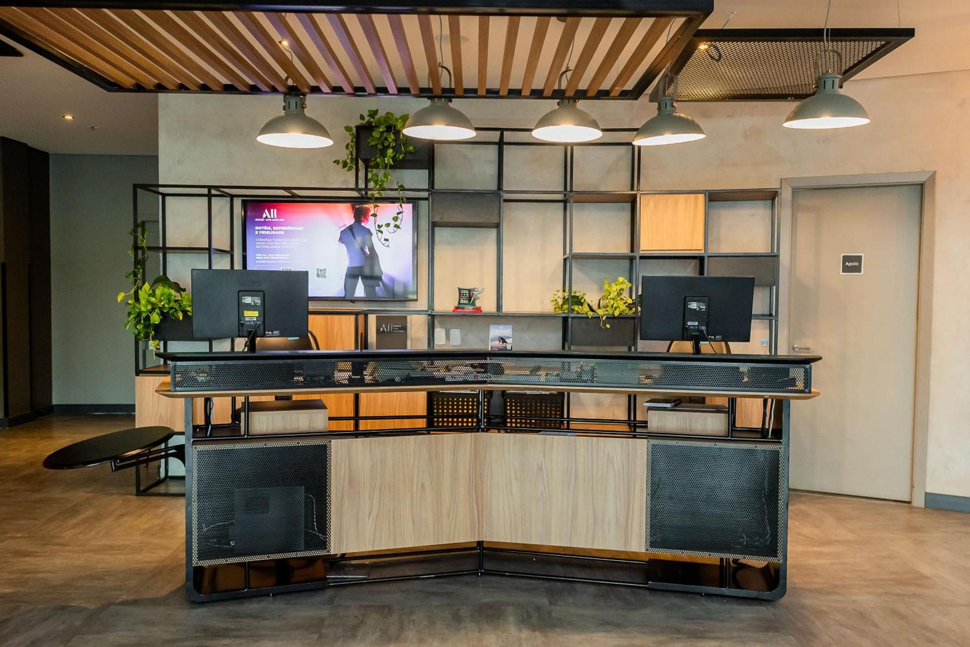 ホテル Ibis Vitoria Aeroporto エクステリア 写真