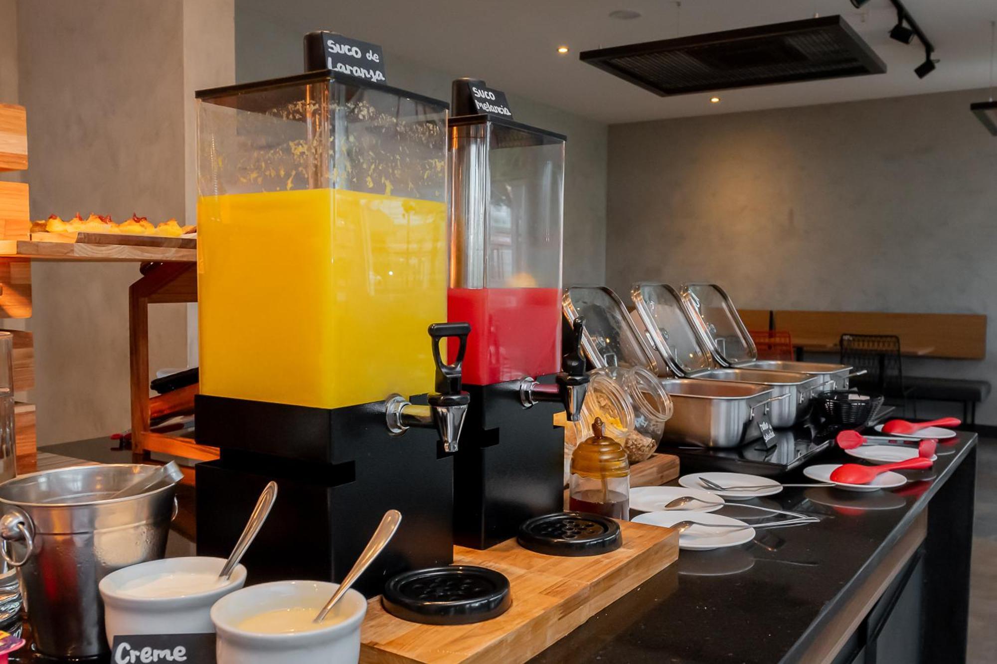 ホテル Ibis Vitoria Aeroporto エクステリア 写真